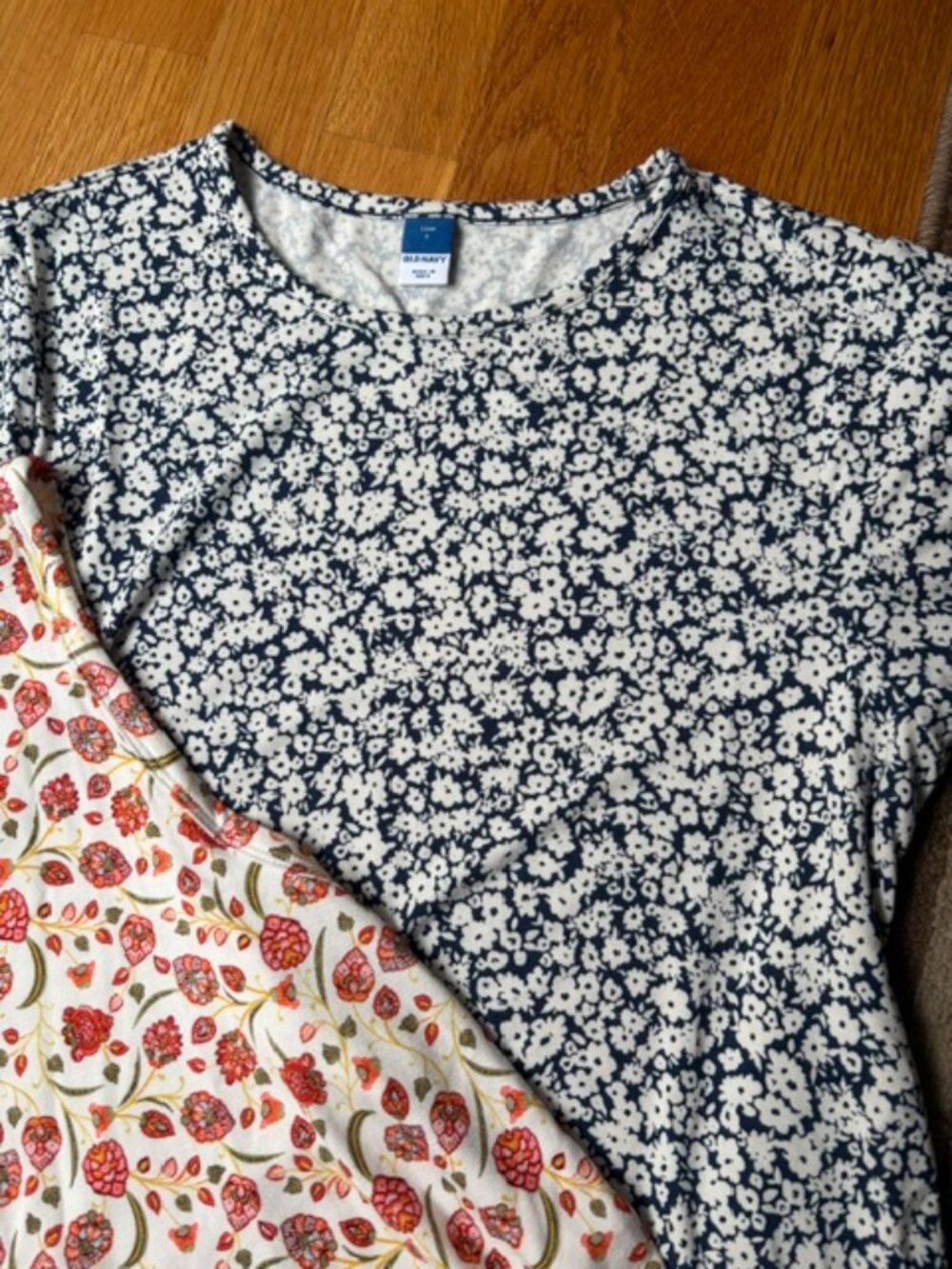 Set of Two Old Navy Luxe Tops - Picture 4 of 7